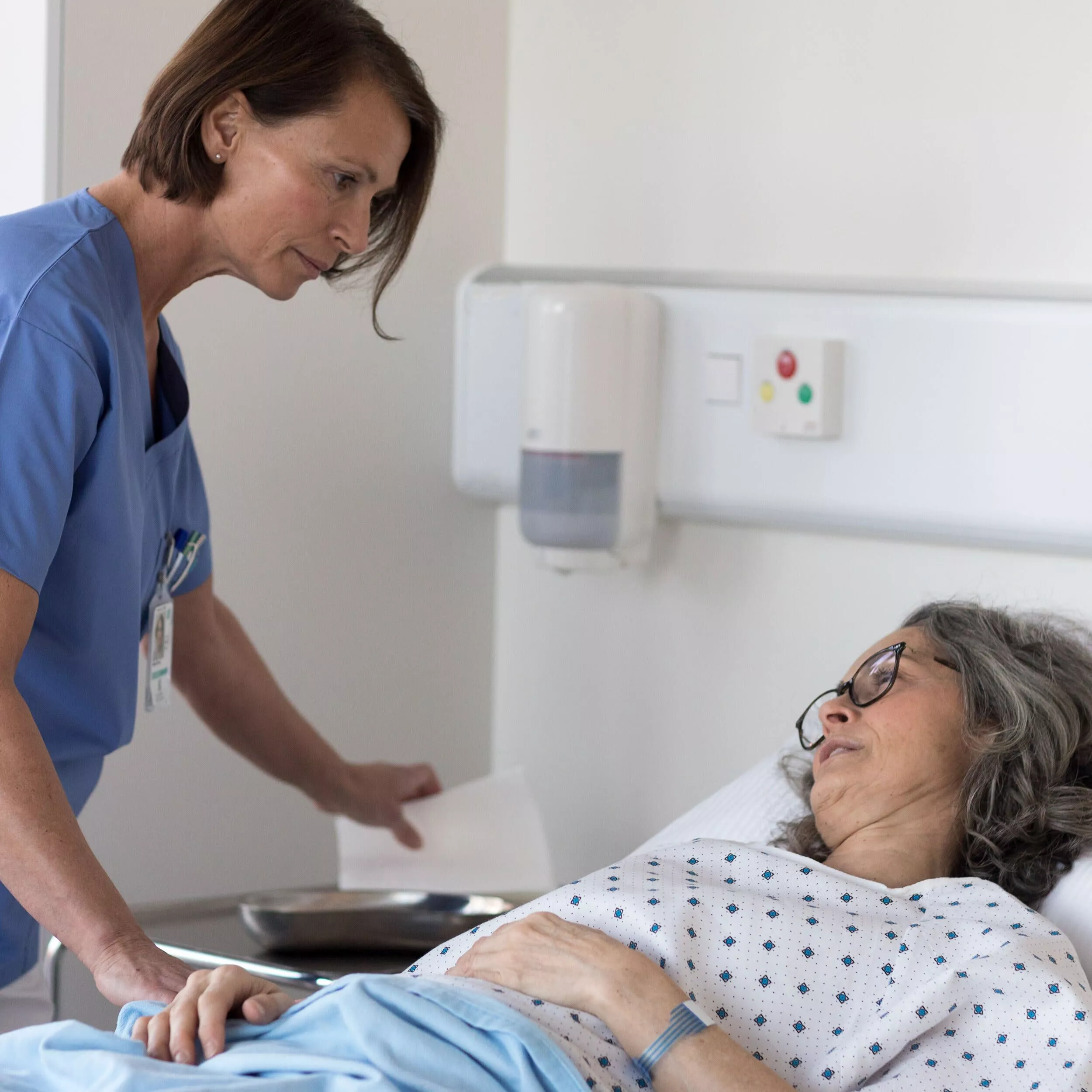Tork weiches Waschtuch Weiß, Premium-Qualität, sanfte Patientenpflege, 8 × 135 Tücher, 742100