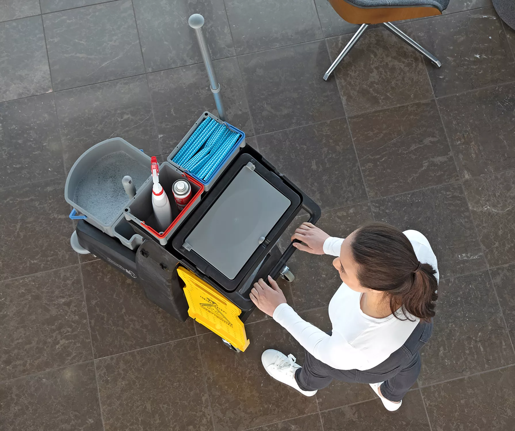 Numatic Reinigungswagen MultiMatic MM4 – kompakter Putzwagen mit Doppelfahrwagen-System
