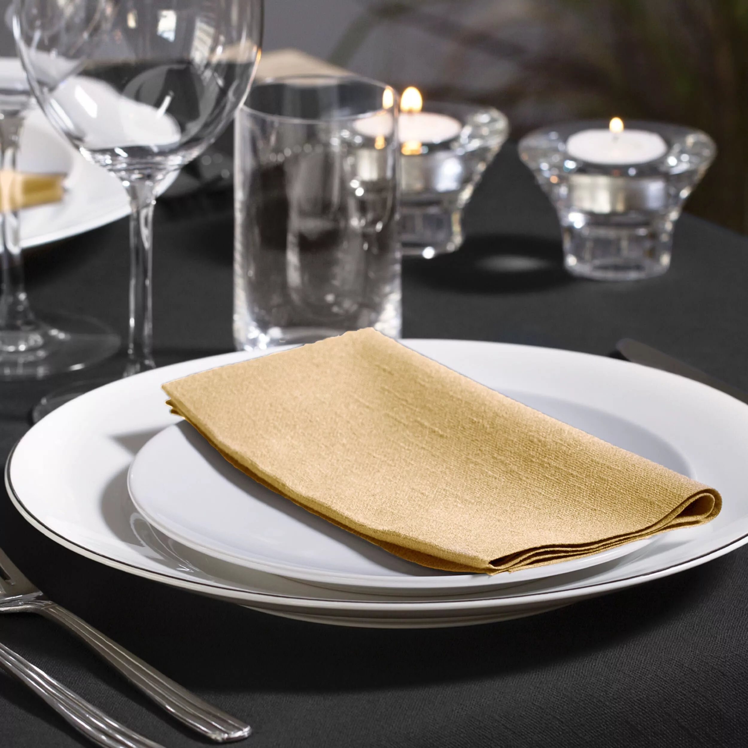 Tork Soft Dinnerservietten Champagner, 1/8‑Falz, 3‑lagig, 39 cm × 39 cm, 12 × 100 Servietten, 477615